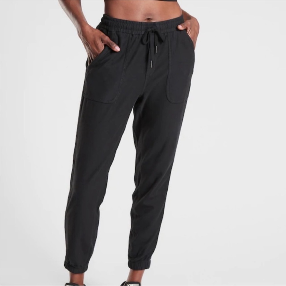 Athleta Farallon black jogger size 4.